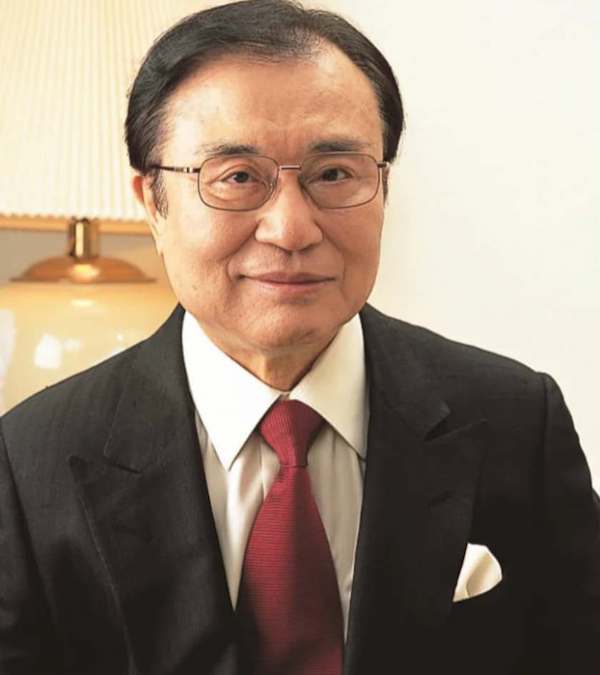 Dr. Hiromi Shinya, autor de La Enzima prodigiosa